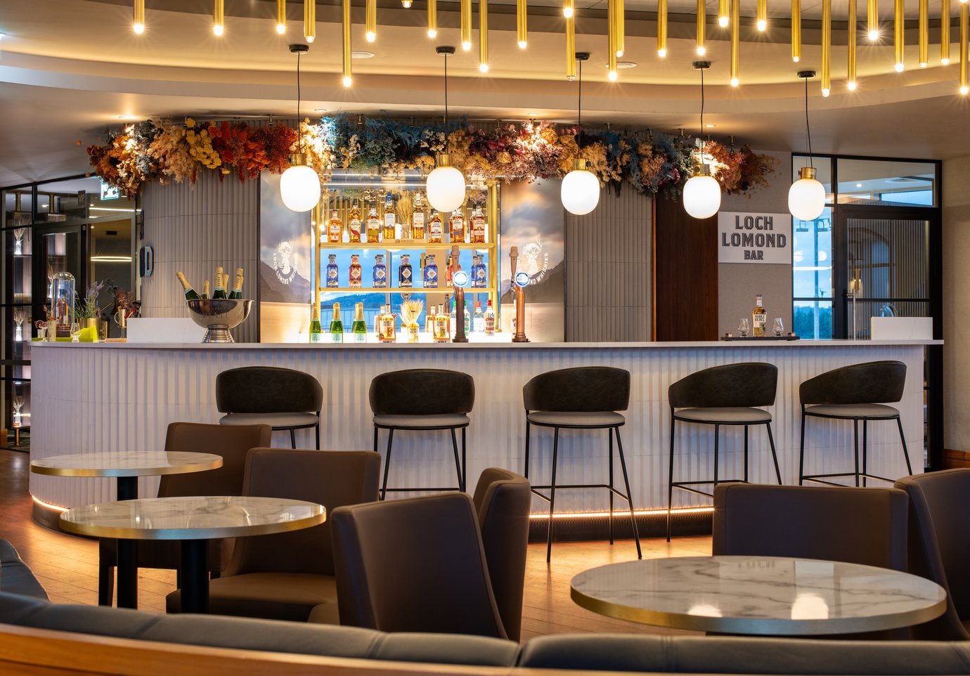 Bar at Edinburgh Airport Turkish Airlines Lounge by Plaza Premium Group