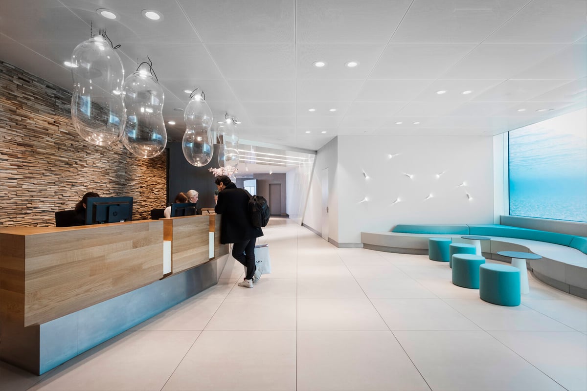 Schiphol Aspire Airport lounge entry desk