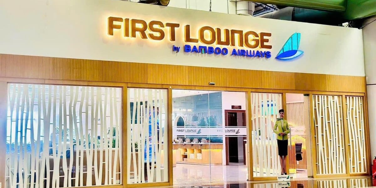 Bamboo Airways First Lounge entrance at t1 Hanoi Airport, featuring the lounge's backlit logo and sliding doors, opening up into the lounge.