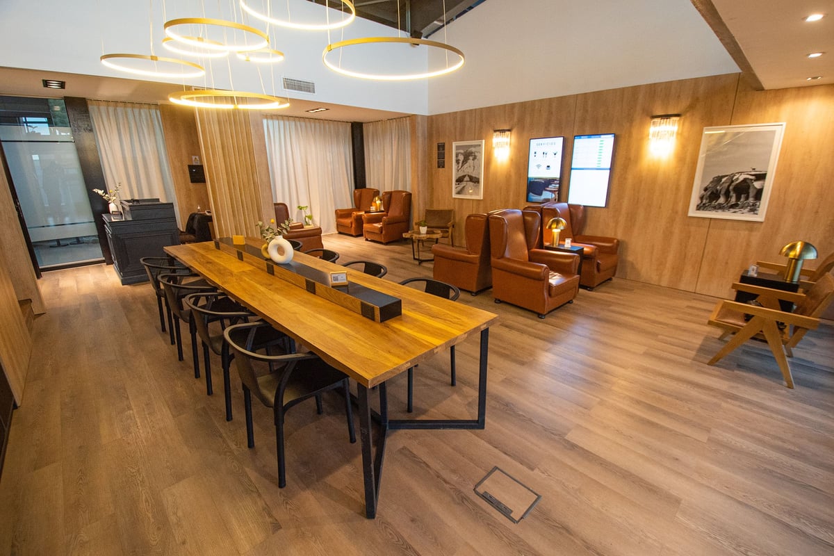 W Lounge El Calafate Table Seating Area
