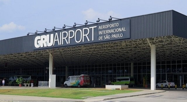 Exterior view of GRU Airport Terminal 1 at São Paulo International Airport with vehicles parked outside