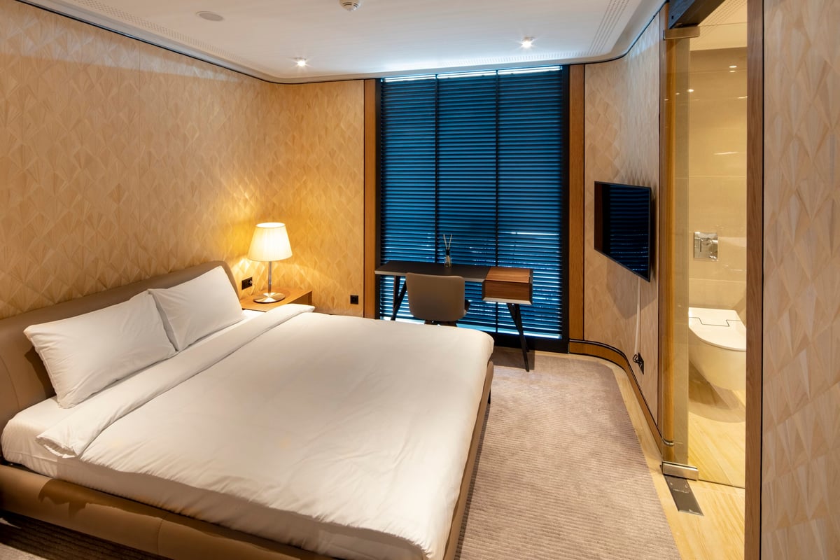 Bedroom with desk and bathroom at Primeclass Lounge Zurich Airport