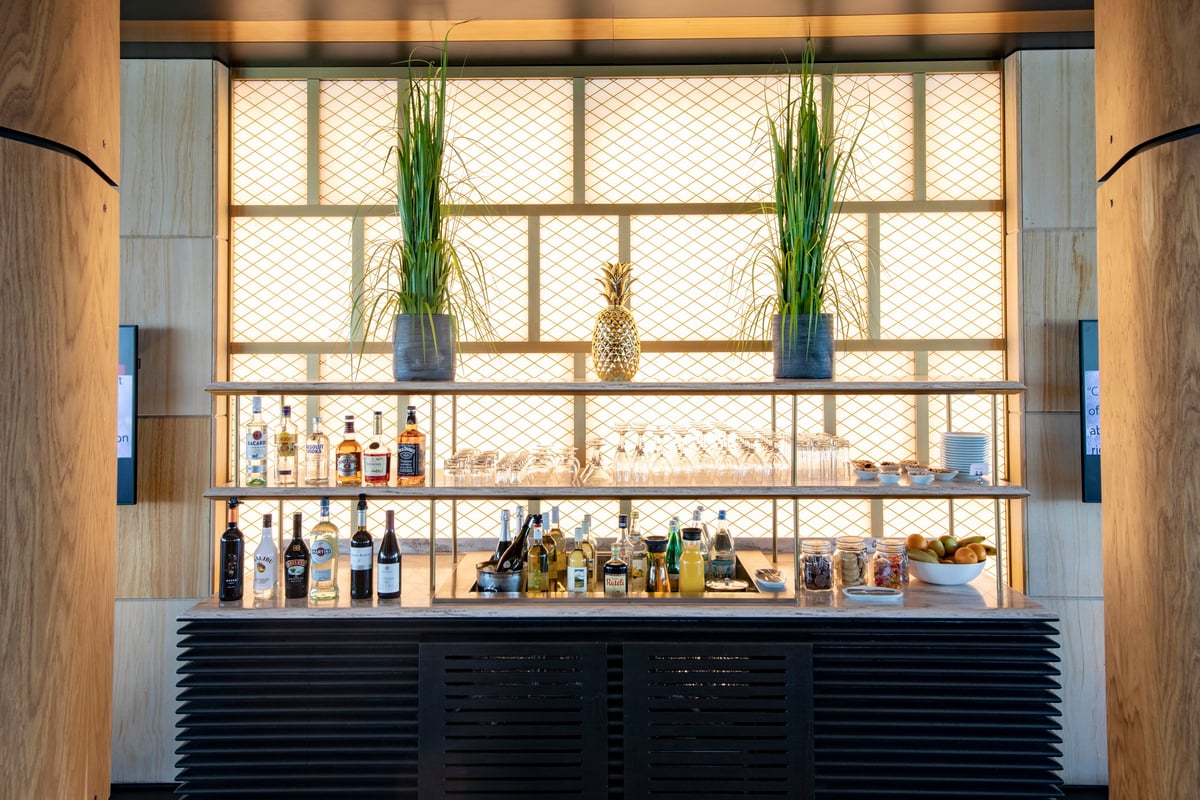 Drinks and self-serve bar area at Primeclass Lounge Zurich