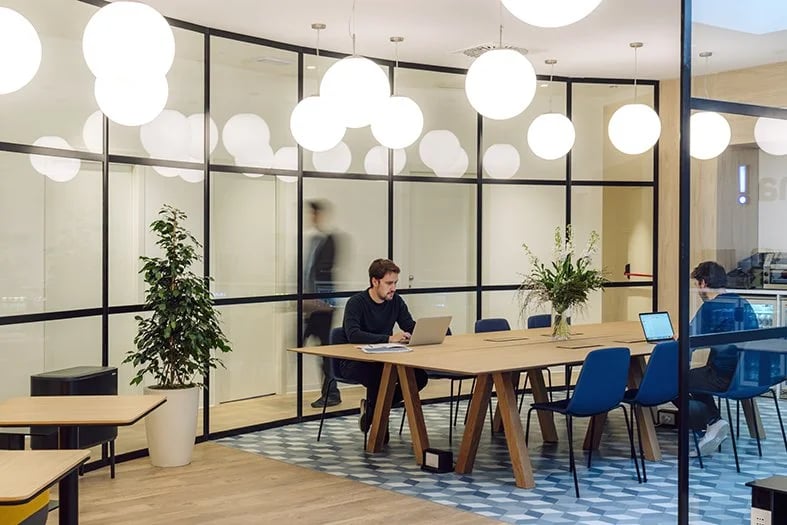 Long low table for working at HelloSky Airport Lounge Fiumicino