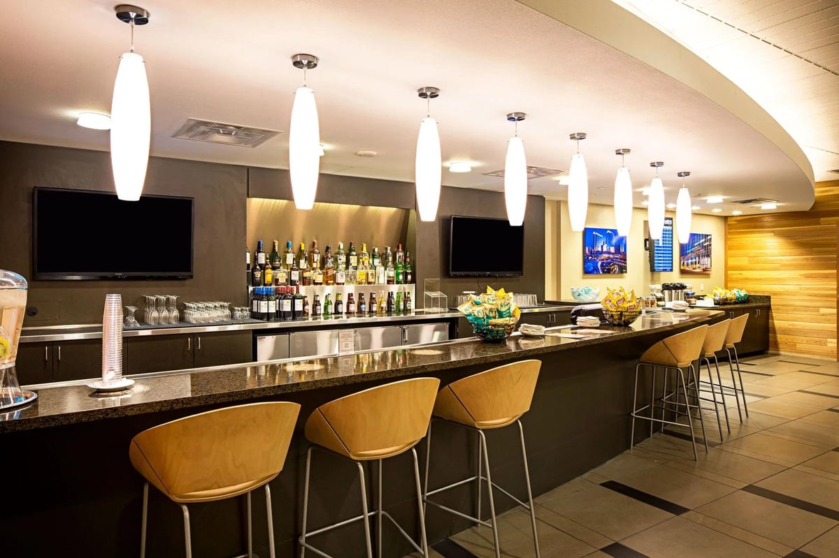 The Club LAS Terminal 3 Bar Seating