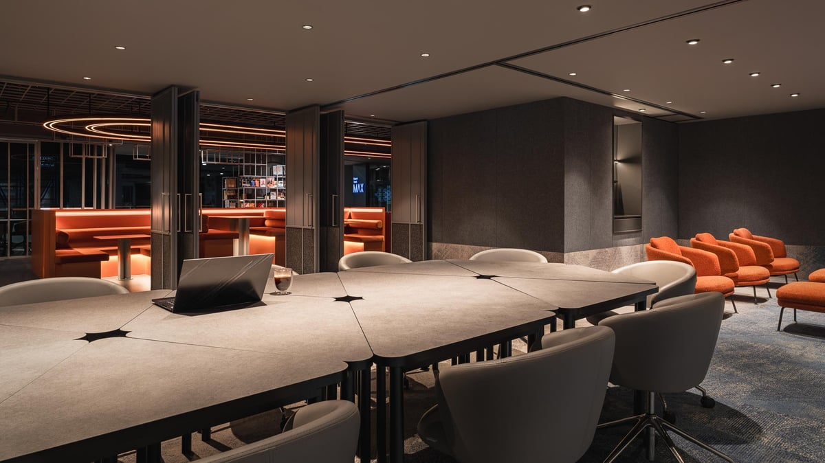 Meeting Tables at CapsuleTransit Max