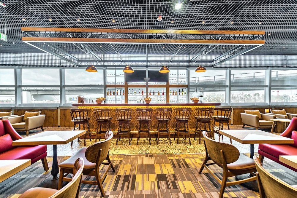 Bar and seating area at Primeclass Lounge, Frankfurt Airport