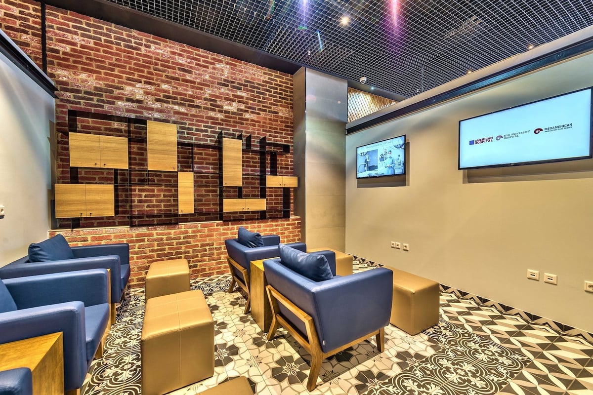 Separate room with TVs in Primeclass Lounge, Frankfurt Airport