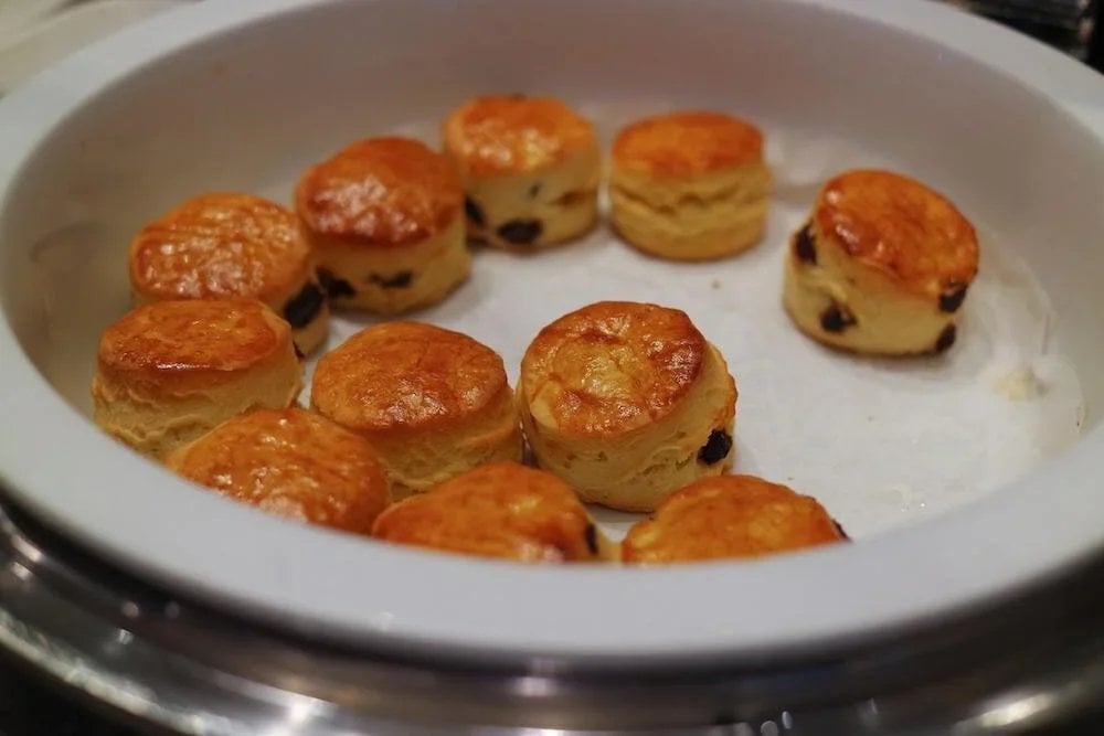 Freshly baked raisin scones served at KrisFlyer Gold Lounge in Singapore Changi Airport Terminal 3.