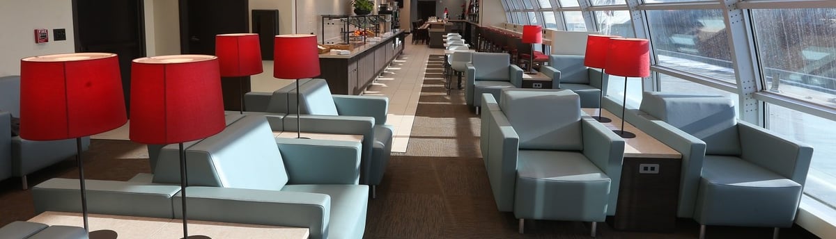 Seating at Wingtips Lounge St Louis