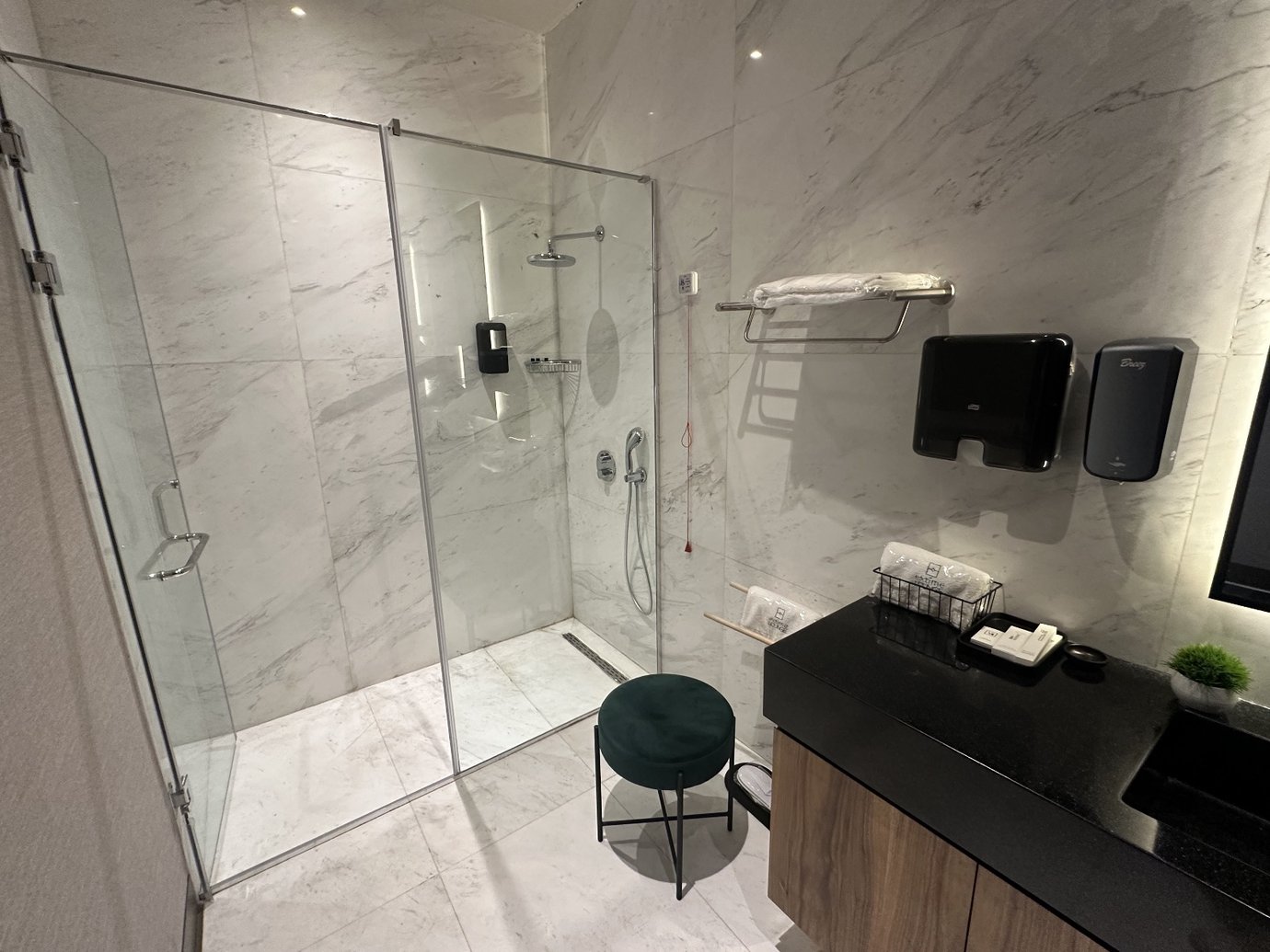 Shower in the Extime Business Lounge, Almaty Shower in the Extime Business Lounge, Almaty