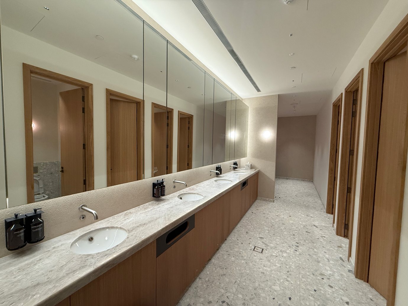 Qantas International Lounge Auckland bathrooms Qantas International Lounge Auckland bathrooms