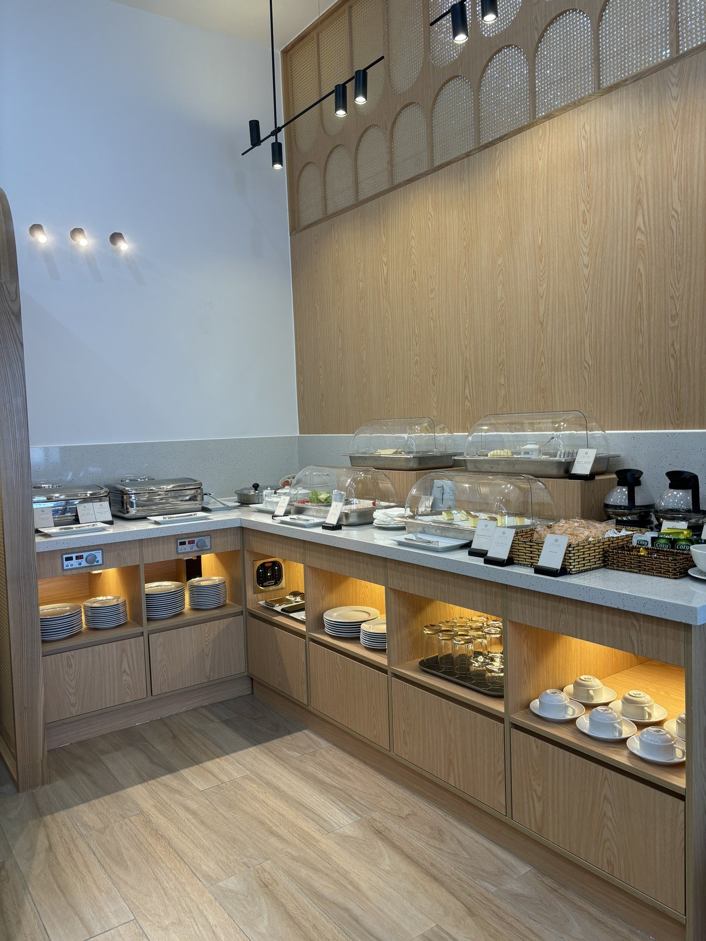 Buffet section at SH Premium Lounge Con Dao Airport