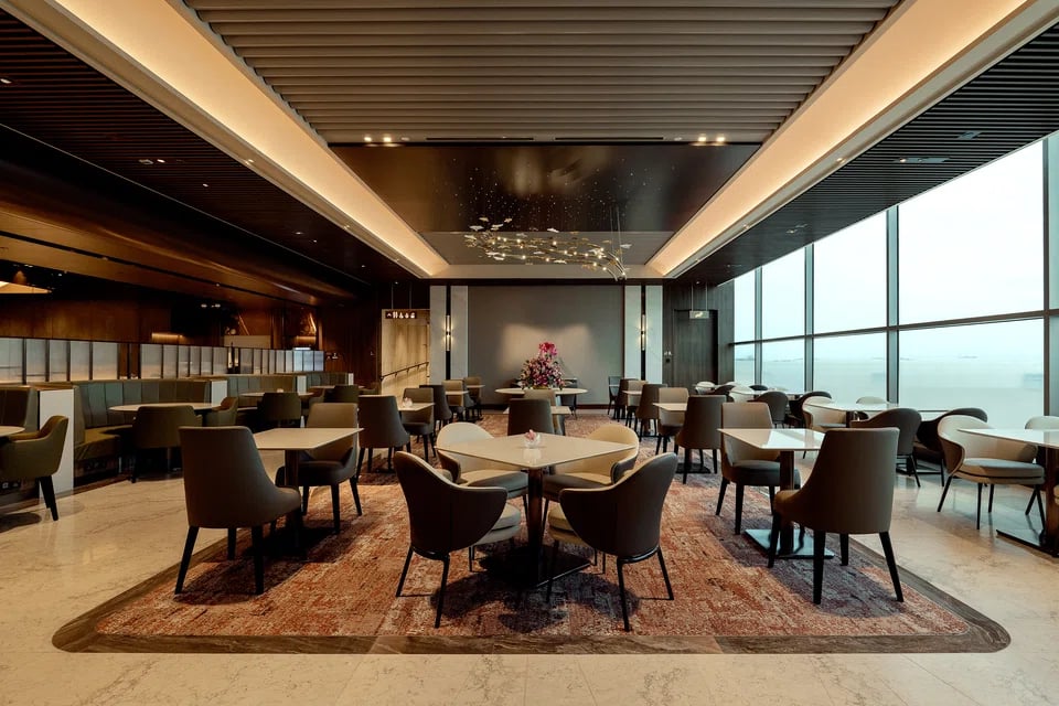 SilverKris First Class Lounge T2 dining area